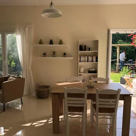 Chez Nikos Holiday home Kompitsion